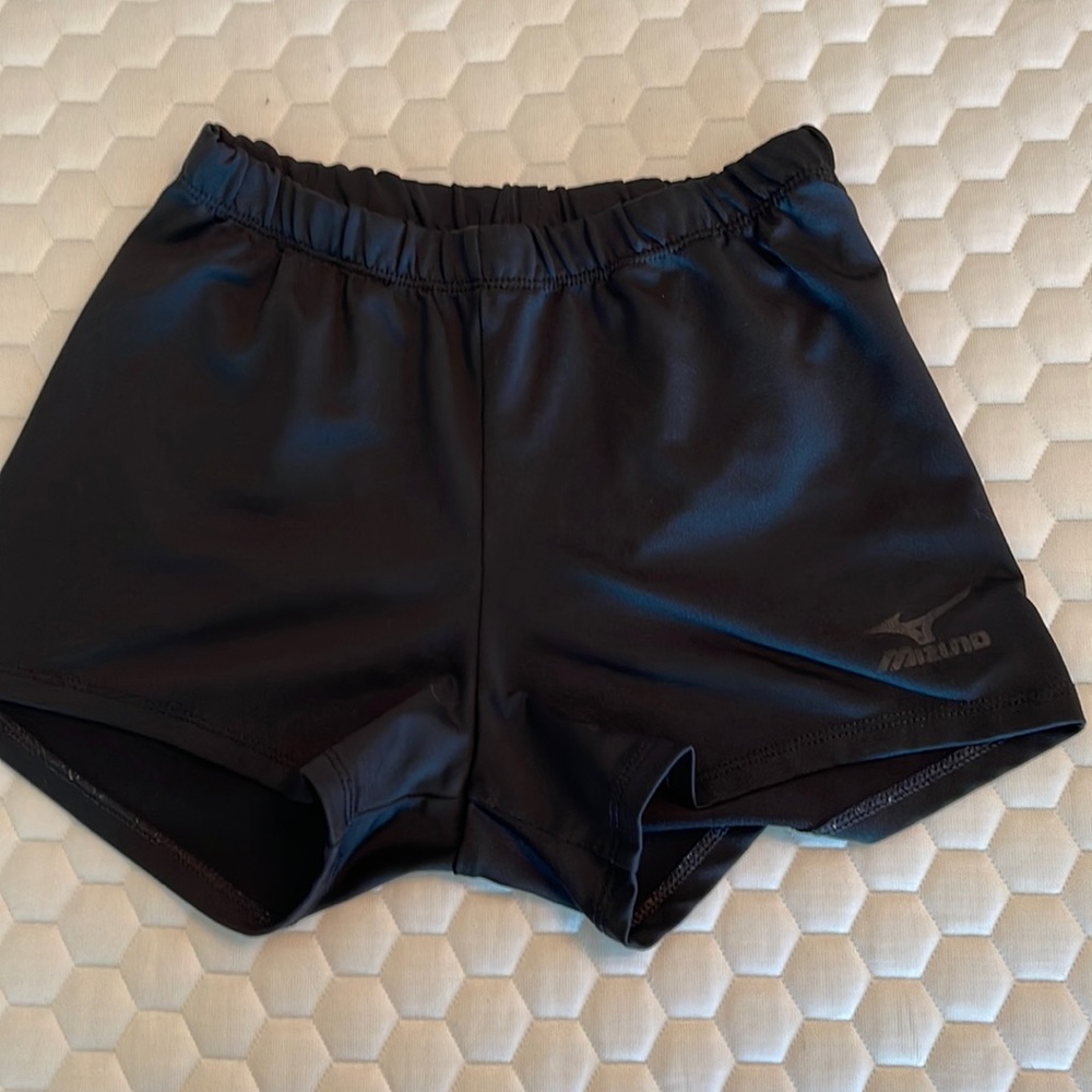 Mizuno black volleyball shorts
